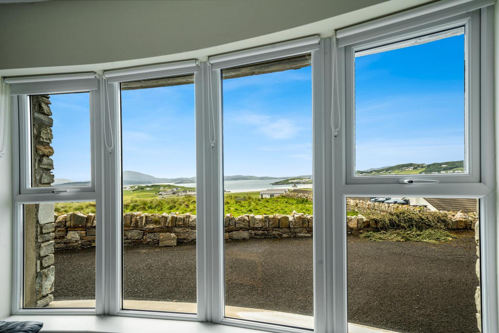 Downings Coastguard Cottages - Type B-E Экстерьер фото
