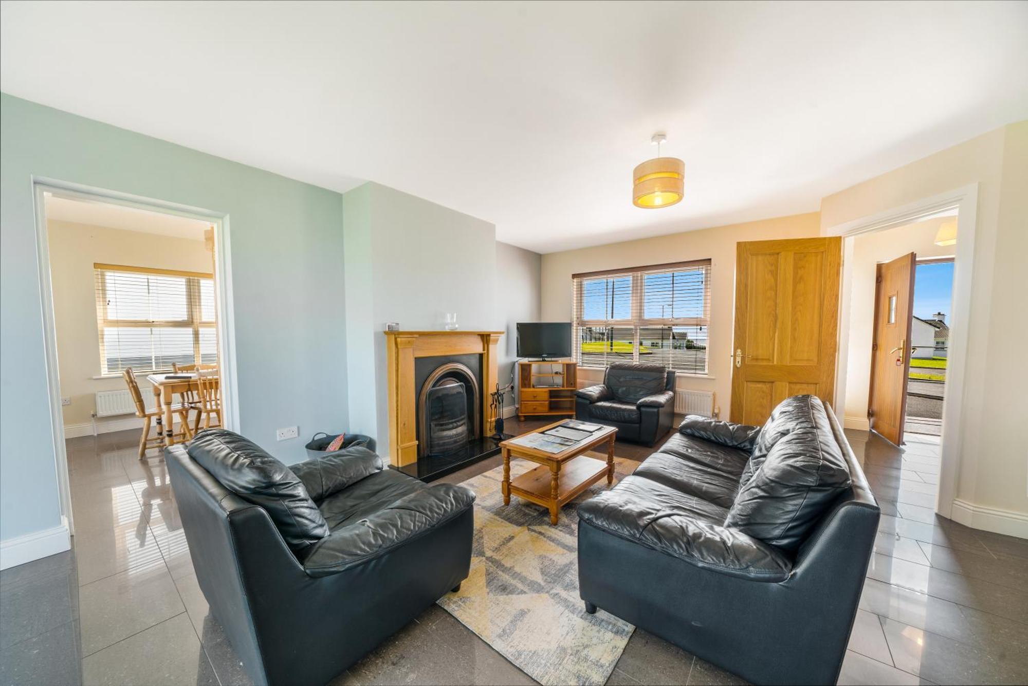 Downings Coastguard Cottages - Type B-E Экстерьер фото